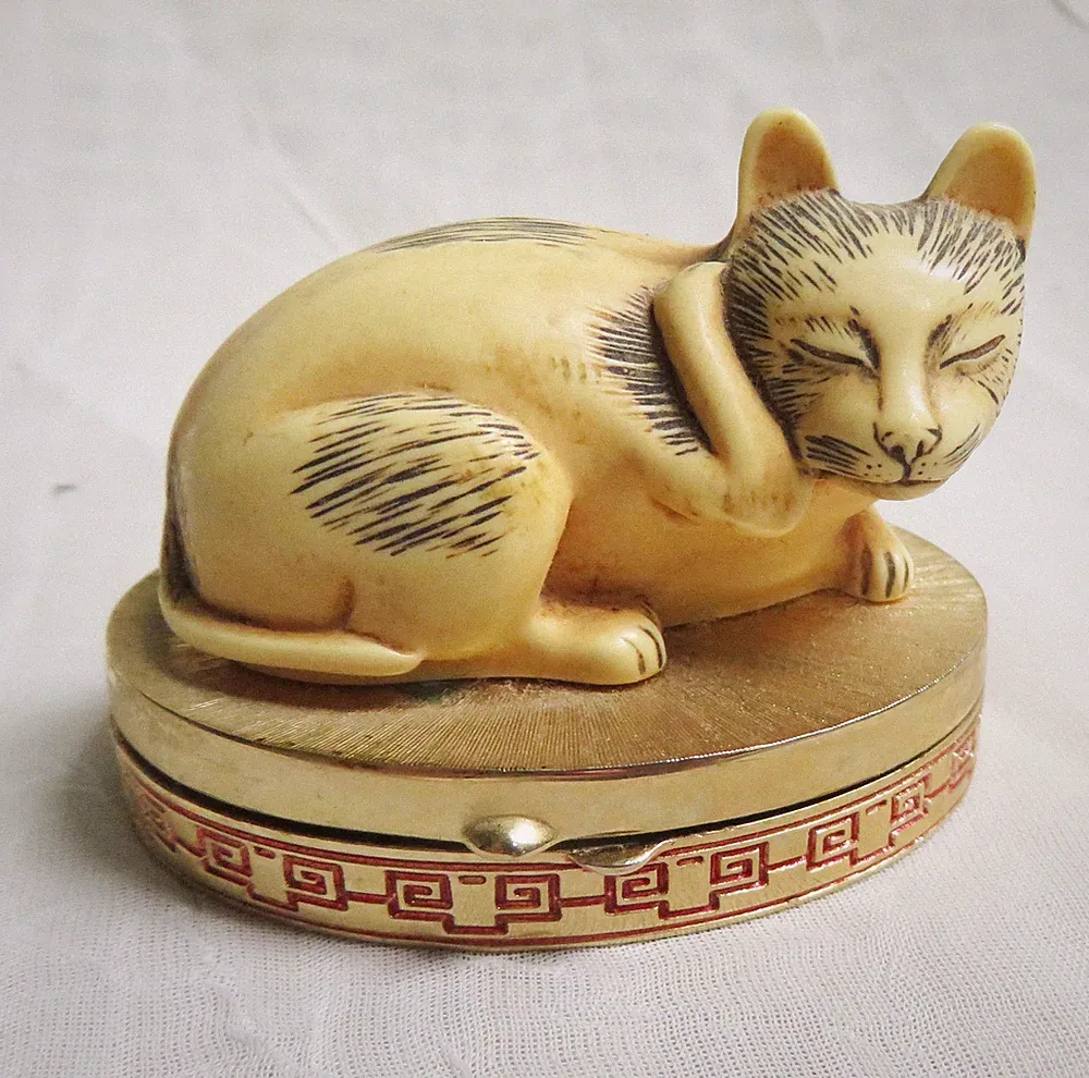 Vintage Estee Lauder Cinnabar Cat Solid Perfume Compact- Asian Netsuke Cat